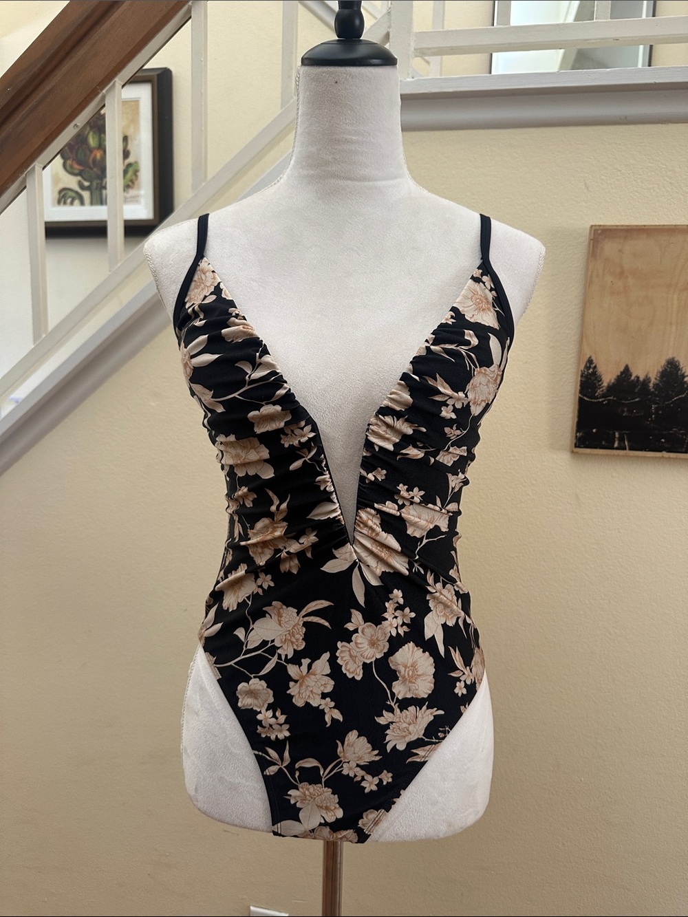 CUPSHE V One-Piece Swimsuit